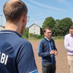 azmantel - Hass und Hetze im Sport - Besuch bei Makkabi Frankfurt - 14.08.24,
Auf diesem Gelände soll das neue Makkabi Sportzentrum entstehen. Hessens Justizminister Heinz spricht im Rahmen seiner Sommertour mit Vertretern des Clubs und Oberstaatsanwalt Passialis,
- Foto: René Vigneron