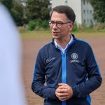 azmantel - Hass und Hetze im Sport - Besuch bei Makkabi Frankfurt - 14.08.24,
Auf diesem Gelände soll das neue Makkabi Sportzentrum entstehen. Hessens Justizminister Heinz spricht im Rahmen seiner Sommertour mit Vertretern des Clubs und Oberstaatsanwalt Passialis,
- Foto: René Vigneron