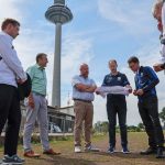 azmantel - Hass und Hetze im Sport - Besuch bei Makkabi Frankfurt - 14.08.24,
Auf diesem Gelände soll das neue Makkabi Sportzentrum entstehen. Hessens Justizminister Heinz spricht im Rahmen seiner Sommertour mit Vertretern des Clubs und Oberstaatsanwalt Passialis,
- Foto: René Vigneron